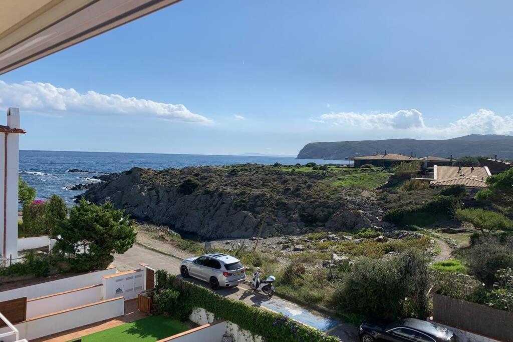 Beachfront Duplex With Terrace And Sea Views - カダケス エクステリア 写真