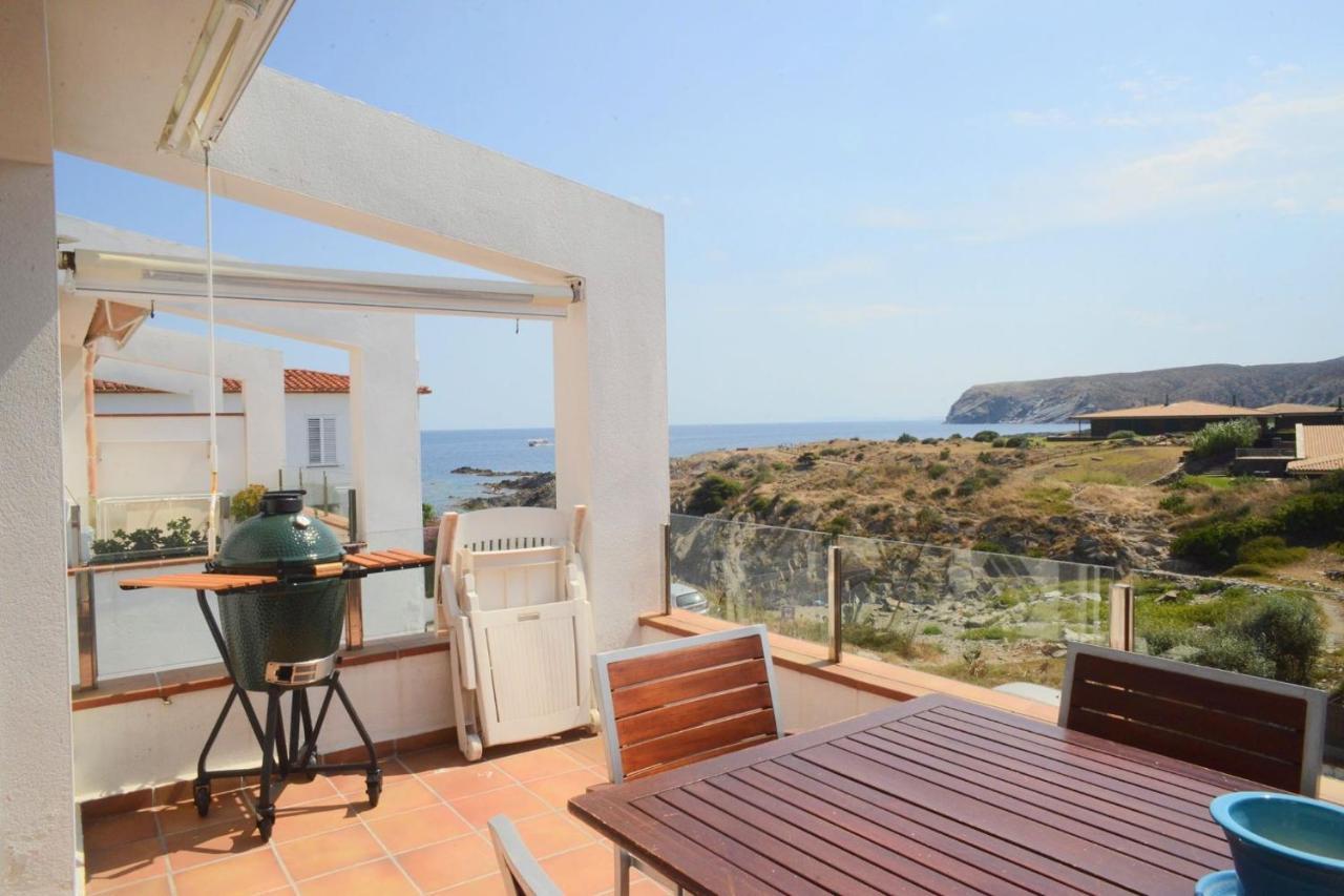 Beachfront Duplex With Terrace And Sea Views - カダケス エクステリア 写真