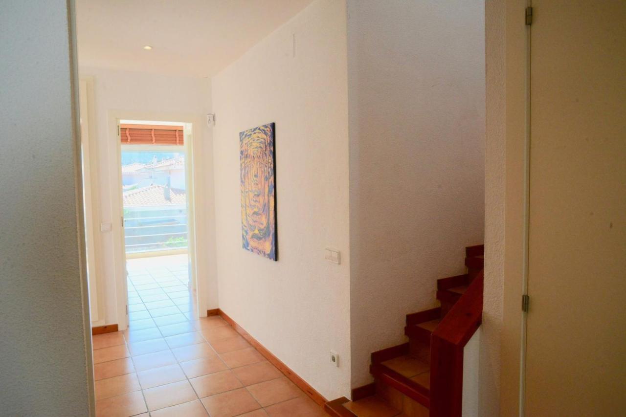 Beachfront Duplex With Terrace And Sea Views - カダケス エクステリア 写真
