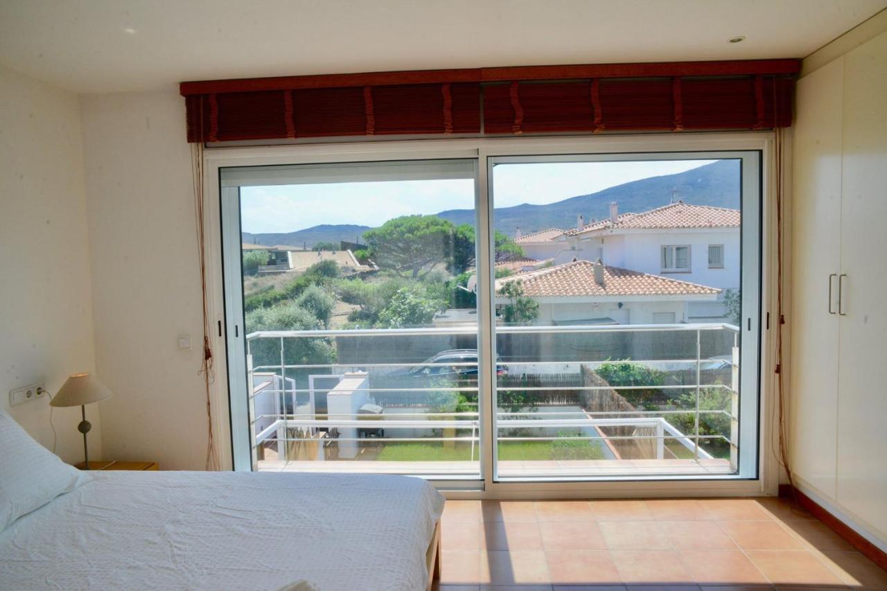 Beachfront Duplex With Terrace And Sea Views - カダケス エクステリア 写真