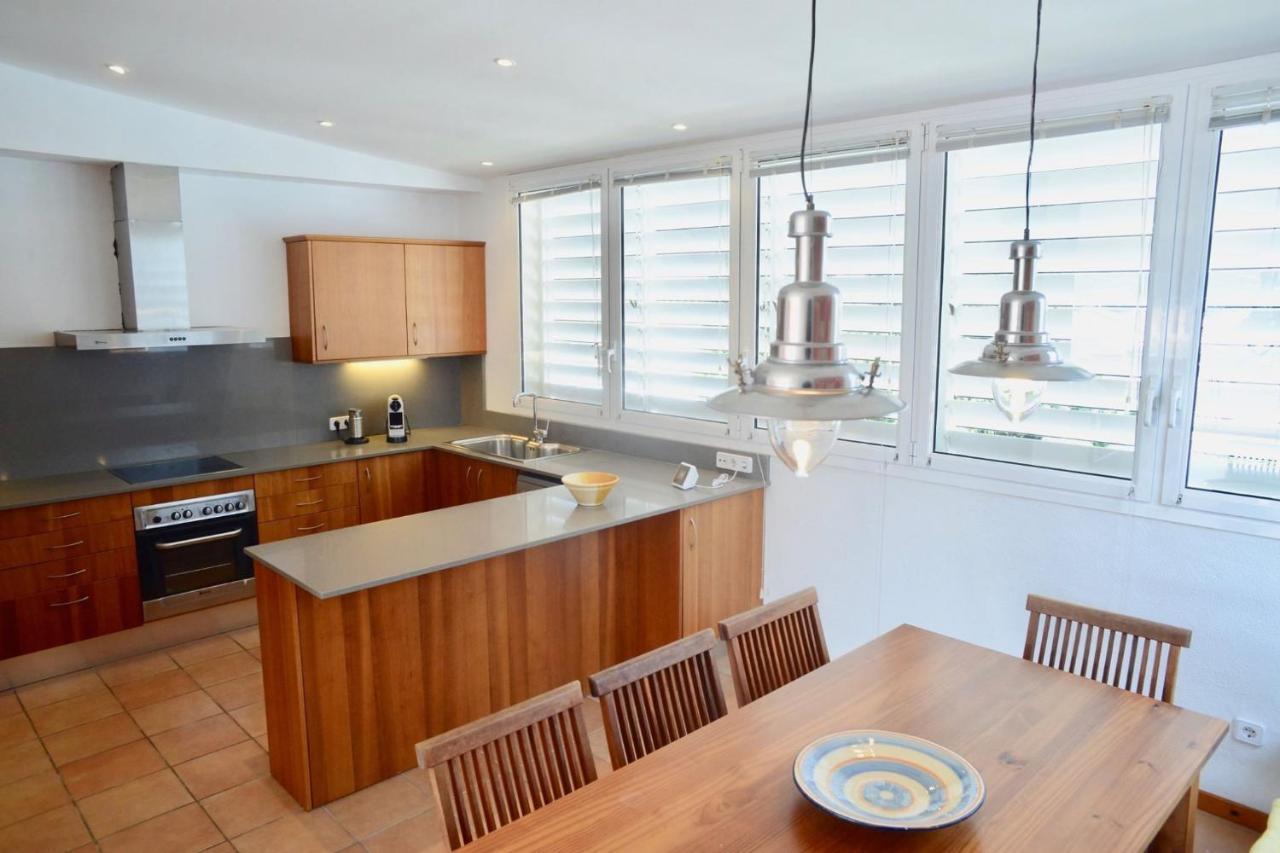 Beachfront Duplex With Terrace And Sea Views - カダケス エクステリア 写真