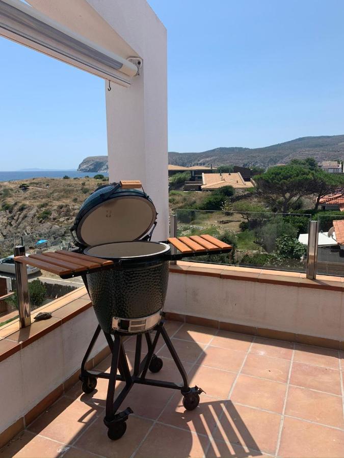 Beachfront Duplex With Terrace And Sea Views - カダケス エクステリア 写真