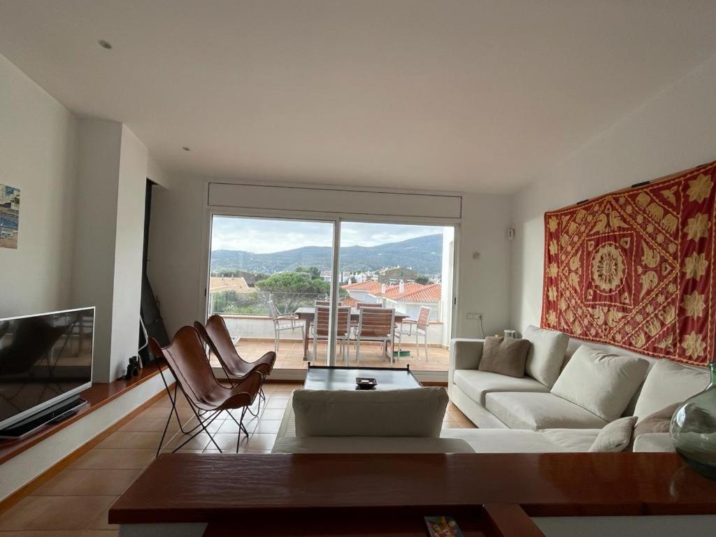 Beachfront Duplex With Terrace And Sea Views - カダケス エクステリア 写真